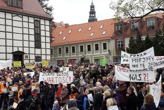 Nauczyciele strajkują, zielonogórzanie wspierają protestujących [AUDIO]