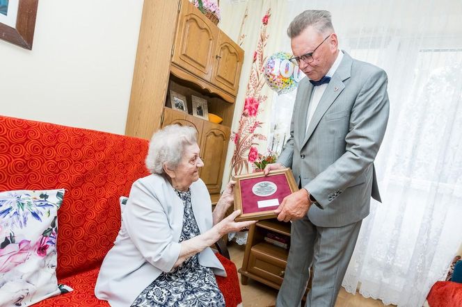 Stuletnie bydgoszczanki. Prakseda była listonoszką, potem kopała okopy. Wiesława zrobiła wszystko, by zostać nauczycielką