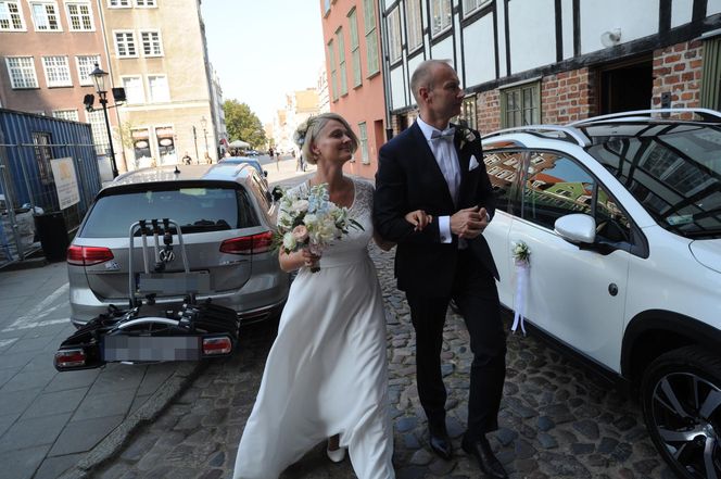 Porównaliśmy suknie ślubne córek prezydentów