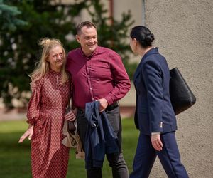 Na Wspólnej odc 4089. Renata (Marta Jankowska), Sławek (Mariusz Słupiński), urzędniczka (Katarzyna Dworak)