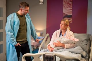 M jak miłość, odcinek 1854: Bartek zostanie ojcem. Narodziny małej Dorotki zagłuszą ból po śmierci Doroty - WIDEO