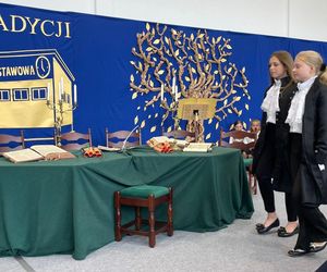 Pierwsza Dama uczciła z uczniami 100 lat od nadania imienia Stefana Batorego Szkole Podstawowej w Liwie