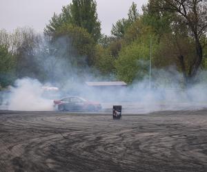 Moto Session 2024 w Lublinie. Imponujące auta, pokazy driftu, trialu i zapach spalin