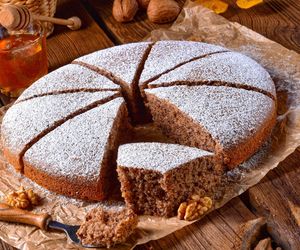 Biszkopt piernikowy. Świąteczne ciasto, które zrobisz mikserem