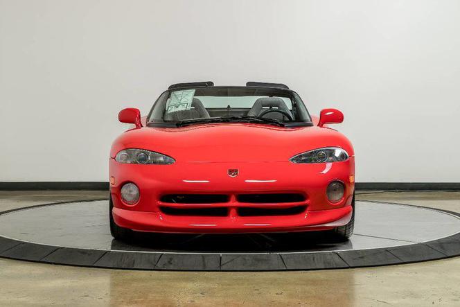Dodge Viper z przebiegiem 34 mil