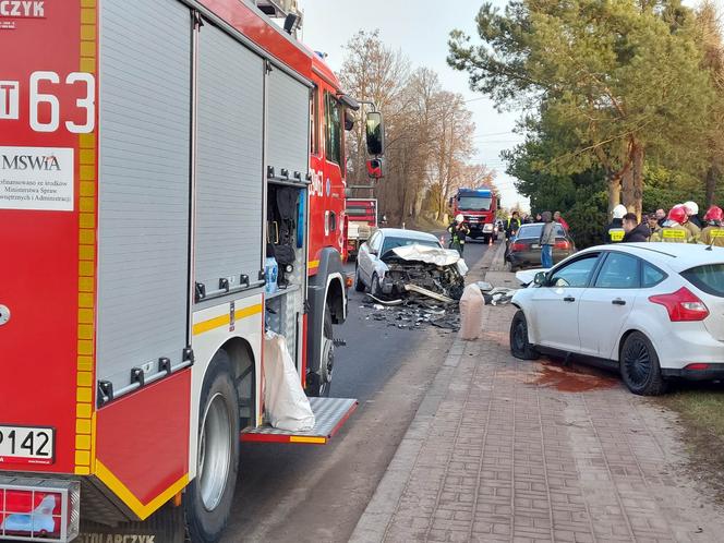 Wypadek w Ambrożowie! Zderzyły się trzy auta, ruch odbywa się wahadłowo