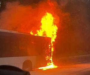 Pożar autobusu w Szczecinie! Kłęby dymu i ogień opanowały część pojazdu