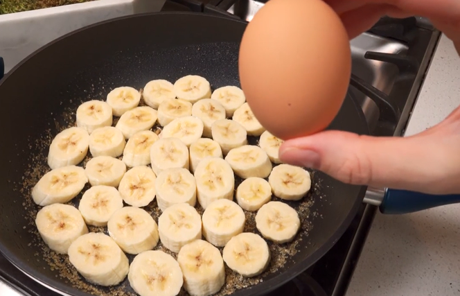 Ciasto bananowe z patelni z jednym jajem