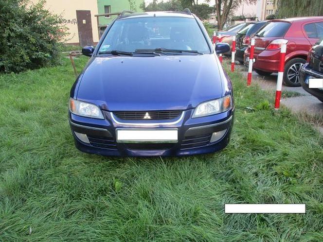 Nie chce im się czy nie potrafią? Tak parkują w Płocku "bezmyślni kierowcy" [ZDJĘCIA]