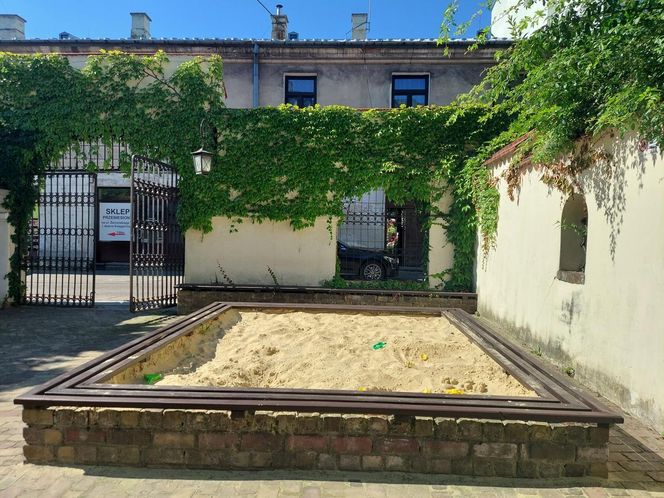 Urokliwe podwórka Starego Miasta w Zamościu