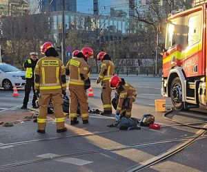  Wypadek na placu Starynkiewicza. Kierowca przewozu osób staranował motocyklistę 