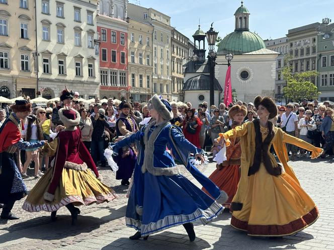 "Polonez wiosenny" na Rynku Głównym w Krakowie