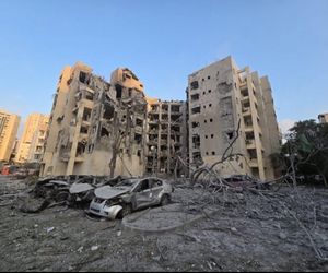 Wielki atak na Izrael! Na zdjęciach widać, jak rakieta trafia w blok