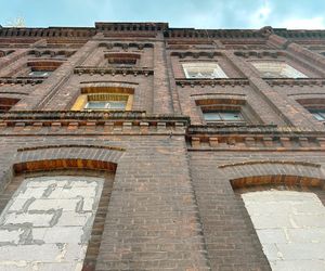 Zabytkowe famuły Izraela Poznańskiego w Łodzi 