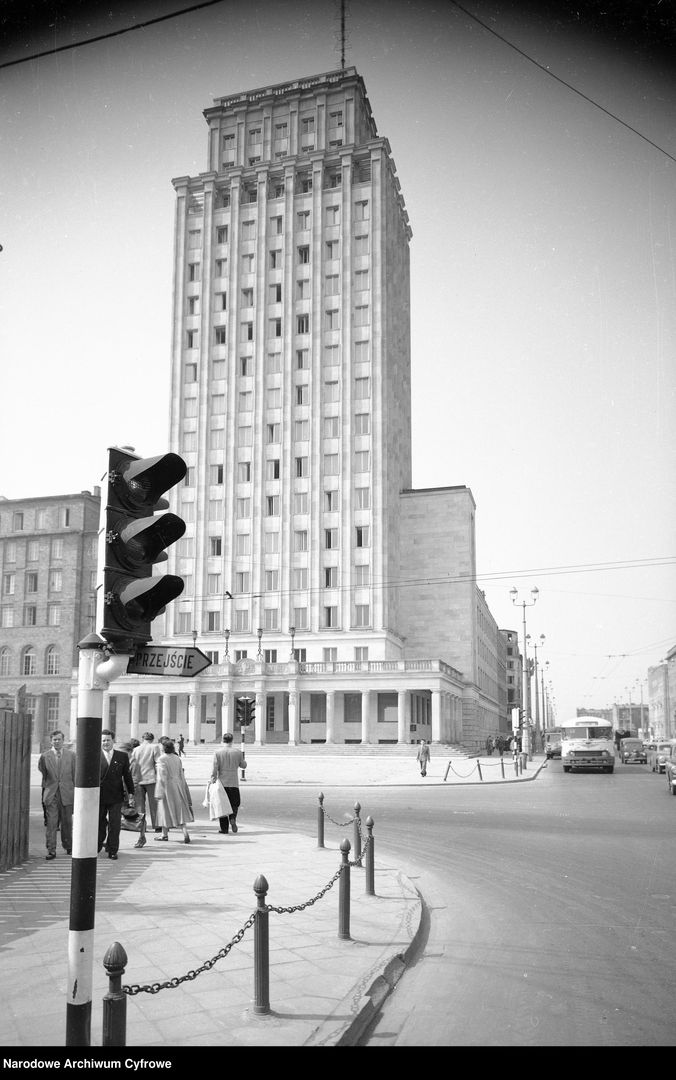 Hotel Warszawa w Prudentialu w latach 50.