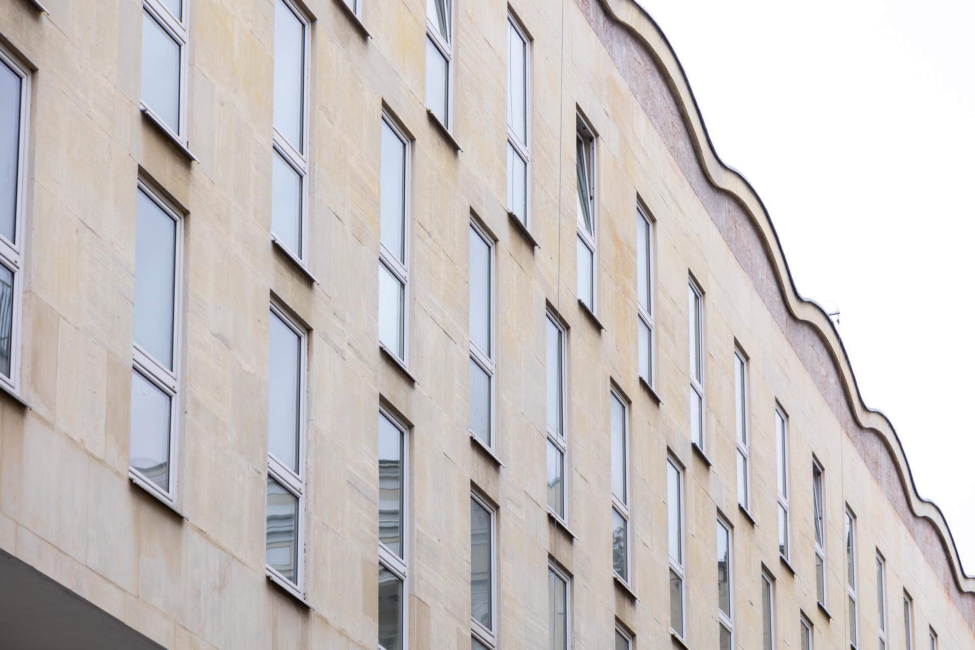 Mozaiki Rechowiczów w warszawskim Domu Chłopa - zobacz zdjęcia. Dziś mieści się tu Hotel Gromada