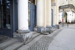 Samowola budowlana na pl. Zbawiciela