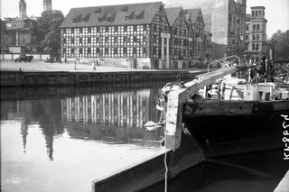 Tak wyglądały spichrze nad Brdą w Bydgoszczy przed pożarem w 1960 roku. Ogień strawił doszczętnie dwa z nich