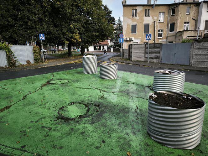 Zrywają asfalt na Wałowej