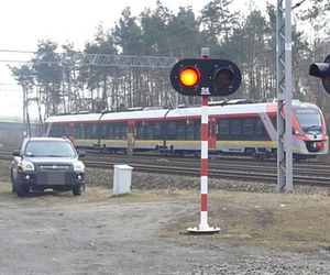 Uciekł z płonącego domu, zginął pod pociągiem. Tragiczna śmierć bosego 16-latka