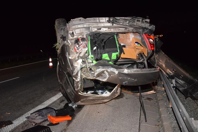 Wypadek na S8. 23-latek stracił panowanie nad kierownicą i dachował