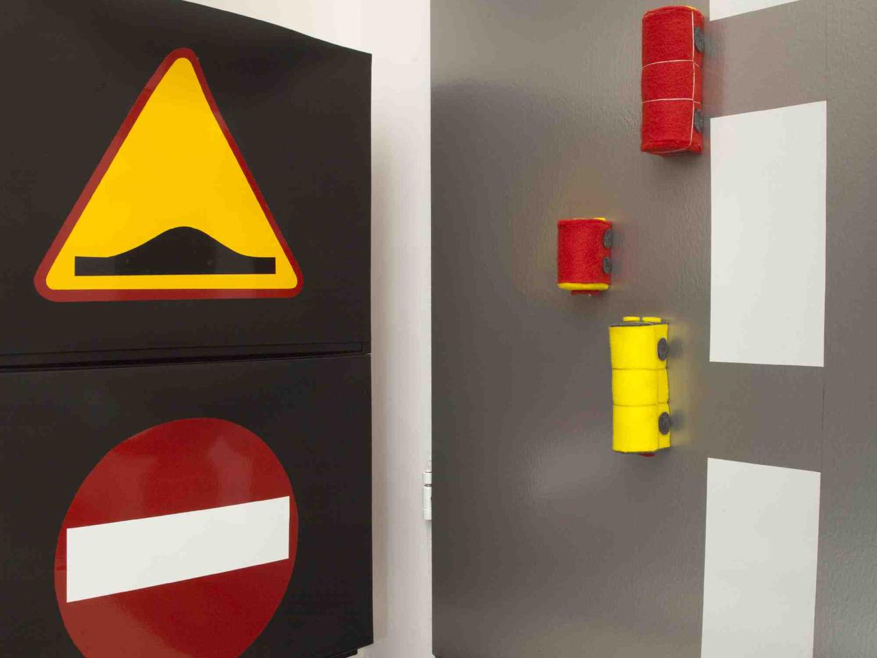 Zrób to sam: Jak ozdobić drzwi? Drzwi szybkiego ruchu