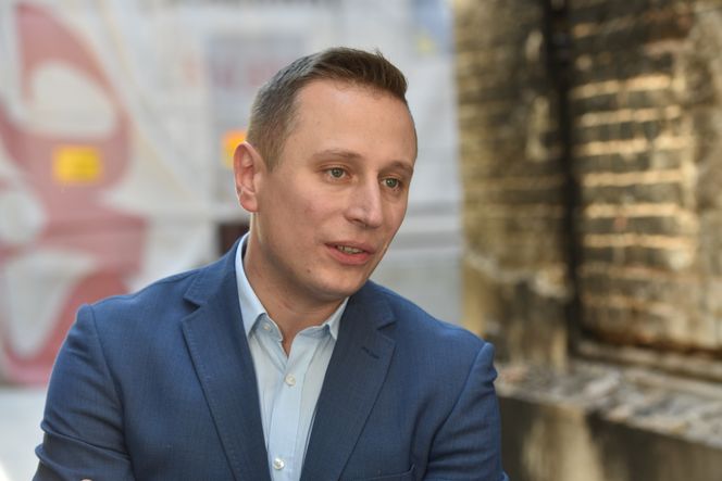 Poseł PO Krzysztof Brejza o pożarze przy kamienicy, w której mieszka: Chcieli zabić mi dzieci!