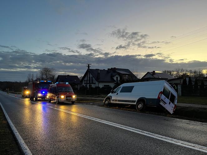 Wypadek z udziałem busa w Fałkowie pod Końskimi