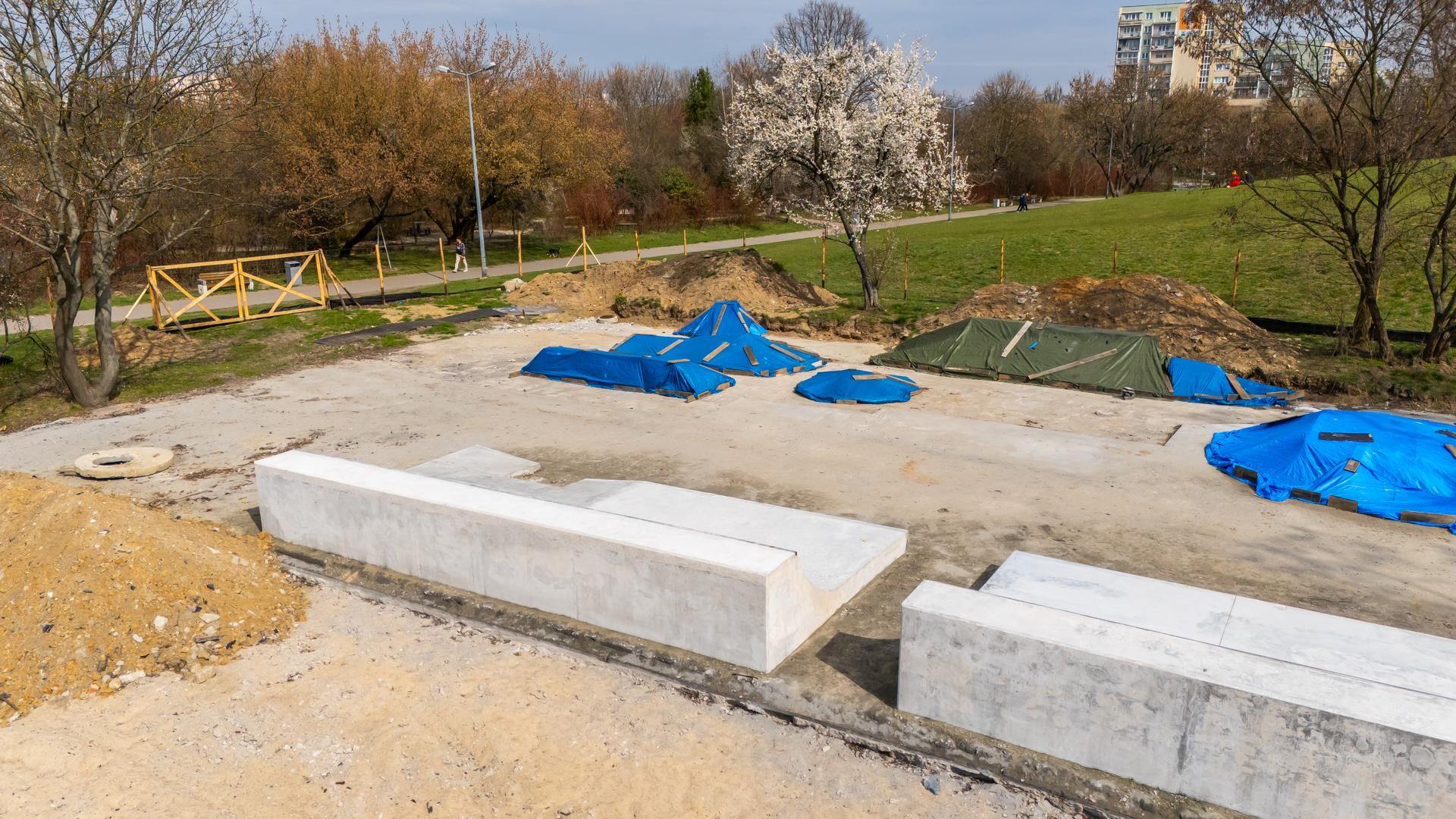 Budowa skateparku do jazdy na deskorolce, park im. Romana Kozłowskiego