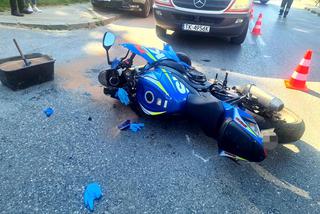 Motocykl zderzył się z autem osobowym. Kierowca jednośladu zabrany do szpitala