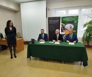 Skorzysta miasto, uczniowie i nauczyciele. Siedlecka „Samochodówka” podpisała umowę patronacką z Politechniką Warszawską