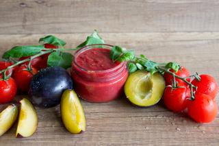 Domowa pasta pomidorowo-śliwkowa: pyszna i zdrowa