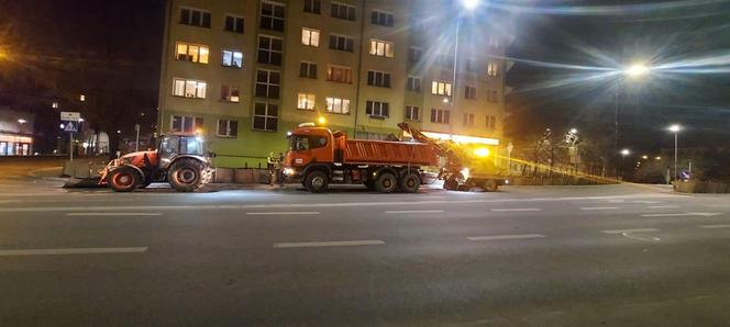 Sprzątanie dróg oraz parków w Olsztynie. ZDZiT rozpoczął wiosenne porządki
