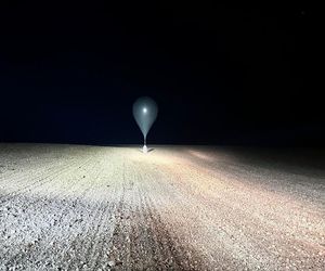 Podejrzane balony spadły na Warmii i Mazurach. Policja apeluje do mieszkańców
