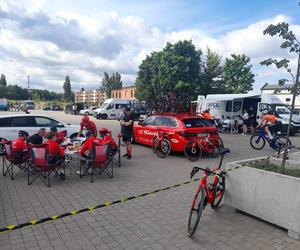 Ruszył Wyścig Kolarski „Solidarności” i Olimpijczyków. Z Łodzi wyjechało niemal 170 kolarzy