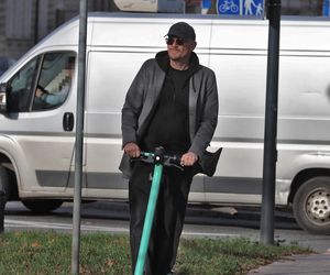 Krzysztof Ibisz z rodziną na spacerze