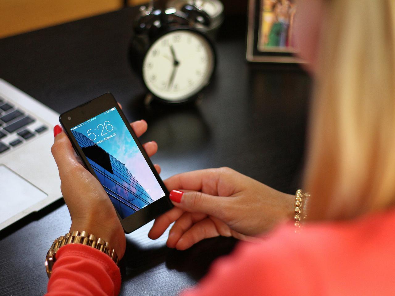 Straciła tysiące złotych! Mieszkanka Łomży uwierzyła oszustom