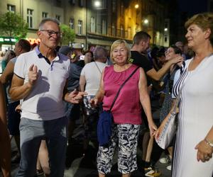 Potańcówka przed Teatrem Śląskim w Katowicach