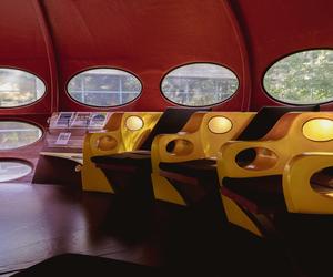 Futuro House - zdjęcia fińskiego domku letniskowego w kształcie UFO w WeeGee Exhibition Centre