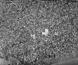 Stadion X-lecia. Pobyt papieża Jana Pawła II w Warszawie podczas II pielgrzymki do Polski w 1983 r.