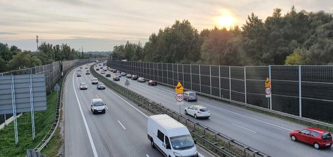 Kierowca Na A4 Uciekal Przed Policja Nie Mial Prawa Jazdy Nagranie Wroclaw Eska Pl