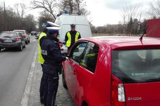 Za to możesz dostać mandat! Policjanci sprawdzą, gdzie trzymasz ręce!