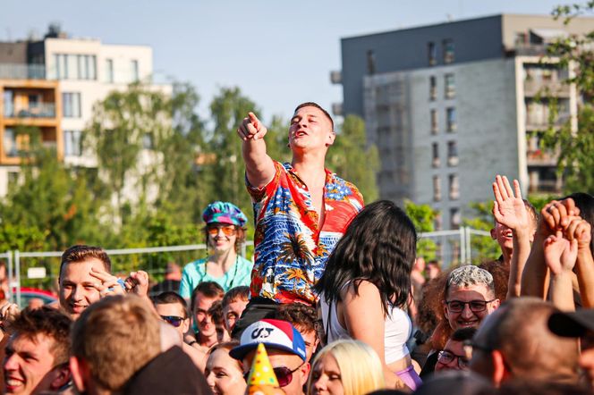 Sosnowiec Fun Festival. Publiczność szaleje przed sceną