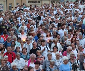 76. rocznica Cudu Lubelskiego. Procesja różańcowa w centrum Lublina