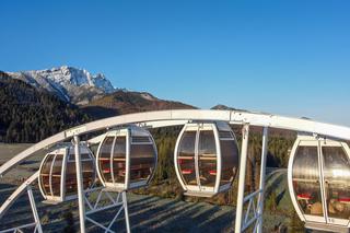 Nielegalnie ustawione koło młyńskie przy ulicy prowadzącej do Wielkiej Krokwi w Zakopanem