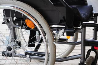 Nie wydadzą wózków inwalidzkich, pieluchomajtek i protez? Problem z reformą zdrowia