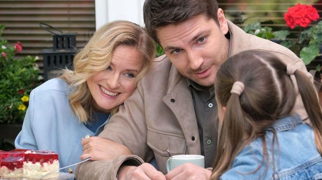 M jak miłość odc. 1881. Julia (Marta Chodorowska), Nadia (Mira Fareniuk), Dima (Michaił Pszeniczny)