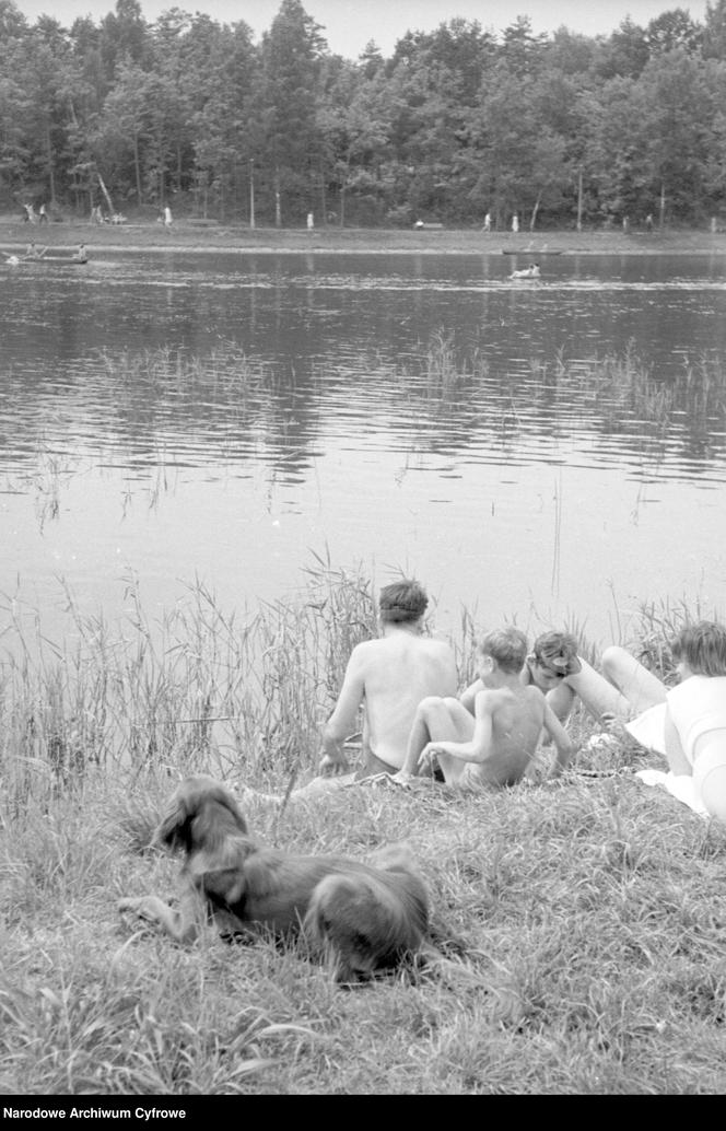 Baseny miejskie w PRL-u. Tak w upały chłodzili się nasi rodzice - zdjęcia