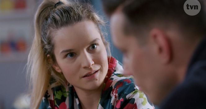 Na Wspólnej odc. 4045. Darek Żbik (Michał Mikołajczak), Kasia (Julia Chatys)