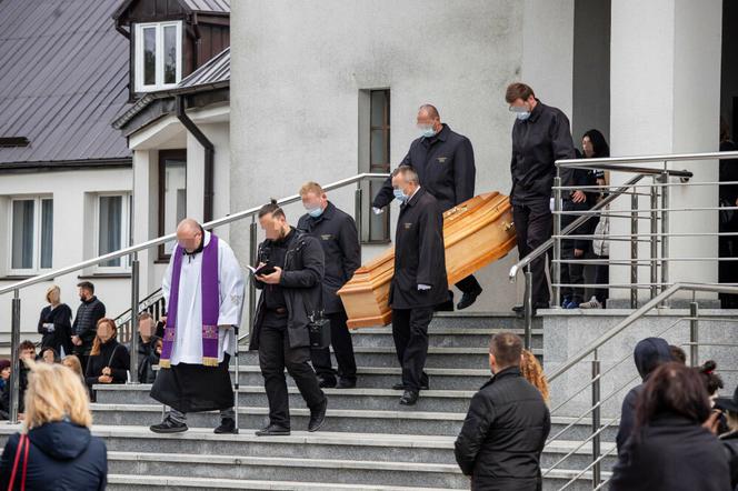 Pogrzeb "Bezczela". Rodzina i przyjaciele pożegnali rapera [ZDJĘCIA]